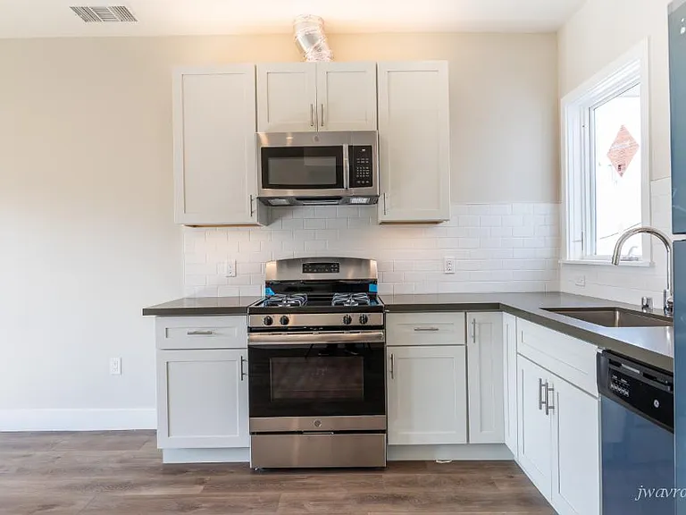 537 Valencia St #4 — Photo 3