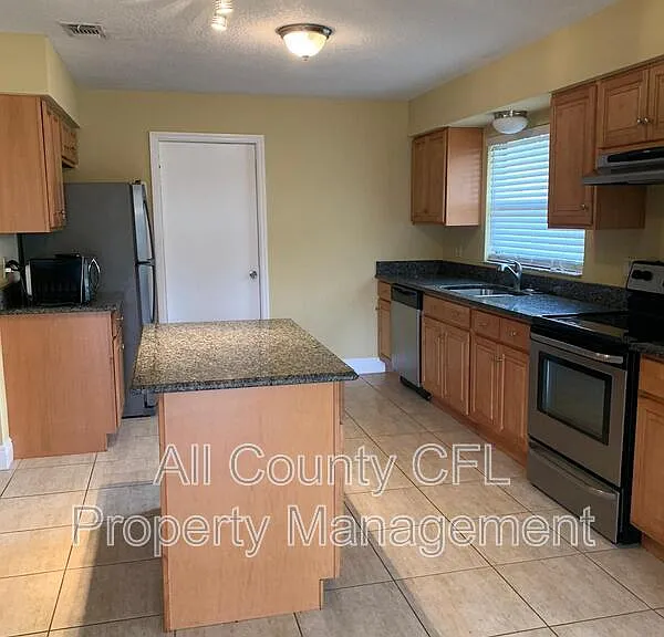 617 Gray Squirrel Ct — Photo 2