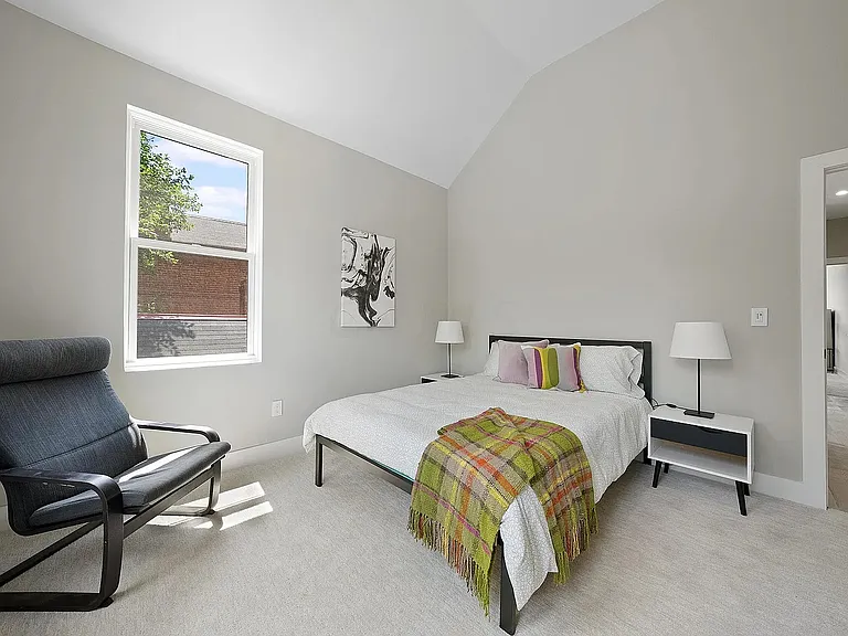 845 Summit St — Photo 7