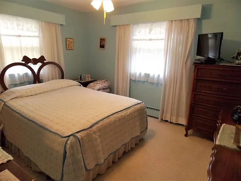 17919 Glen Oak Ave — Photo 10