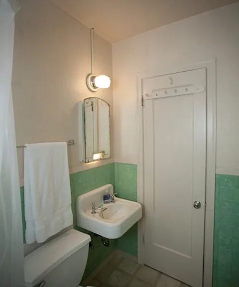645 NE Campus St #C — Photo 10