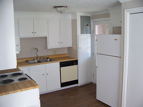 Kitchen#1 B4 new Stve & Ref.