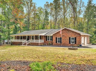 407 Brookledge Dr, Vinton, VA 24179