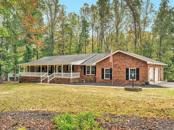 407 Brookledge Dr, Vinton, VA 24179