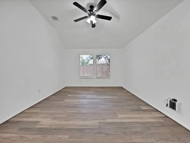 1002 Manassas Dr — Photo 19