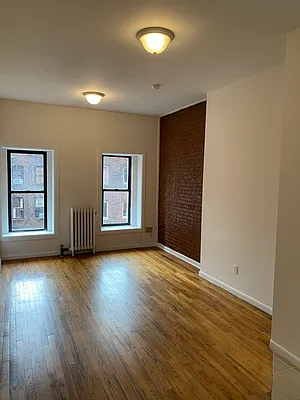 Rented by Peter R. Hungerford, LREB | media 24