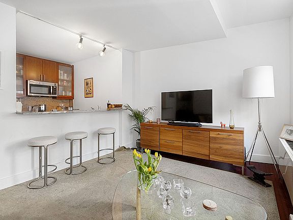 5th image of 80 John St APT 16E