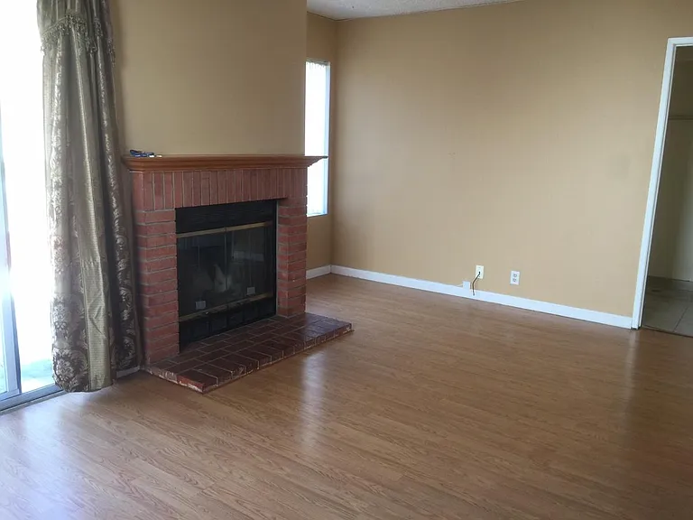 2021 Manzana Way — Photo 8