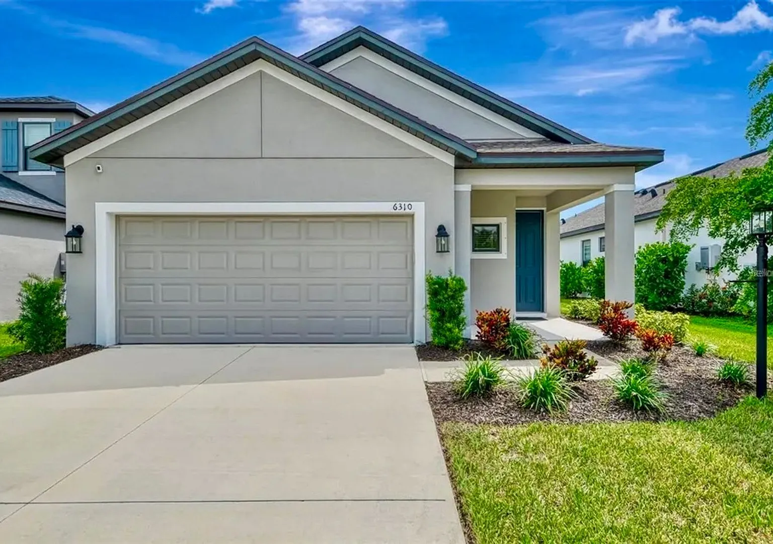 Newer Single Family Home in gated community — Photo 1