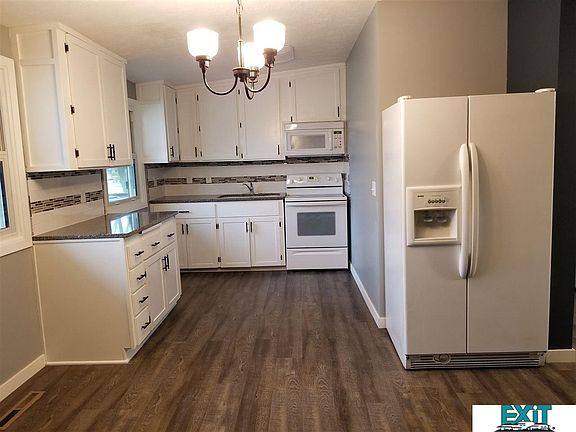 3rd image of 642 Eastborough Ln