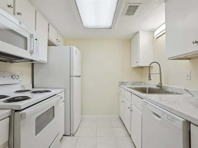 2401 Leon St #210 — Photo 13