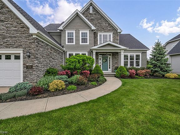 3rd image of 32708 Albion Dr