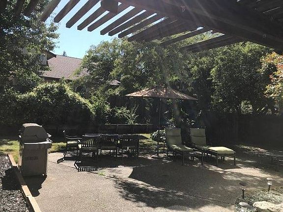 3rd image of 2521 Rosales St
