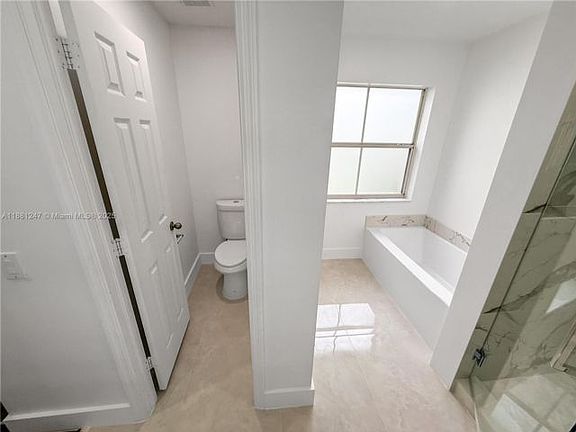 4th image of 611 Carrington Ln