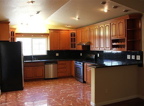 3rd image of 3811 Pearl Ave