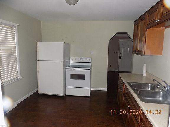2nd image of 504 E Dallas Ave