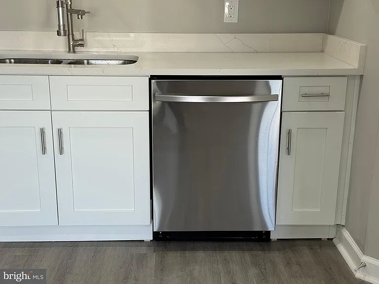 6900 Saint Ignatius Dr #304 — Photo 3