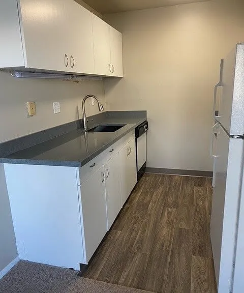 Town Squire Apartments — Photo 25