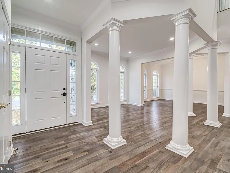24909 Pinebrook Rd — Photo 3