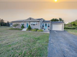 6 Pentway Ln, North Haven, CT 06473
