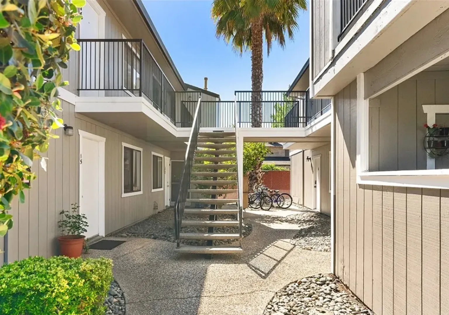 2 Beds 1 Bath — Photo 2