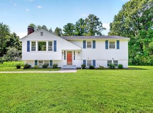 11 Appletree Ln, Bedford, MA 01730
