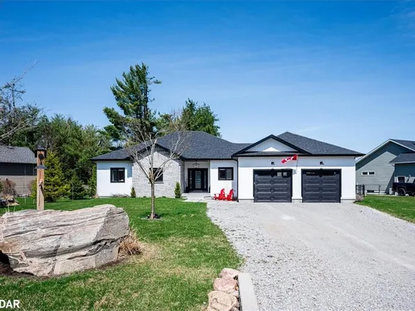 7 Brechin Cres, Moonstone, ON L0K 1N0
