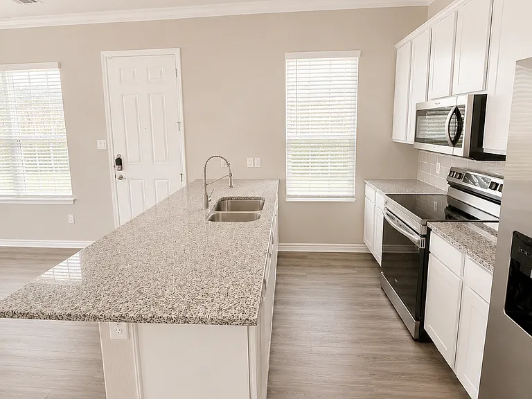 436 Northwood Dr — Photo 2