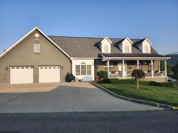 461 Congress Ave, Star City, WV 26505