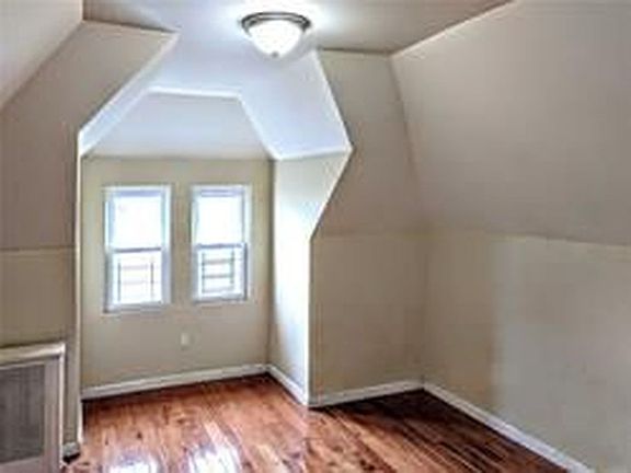 2nd image of 4047A Hill Ave