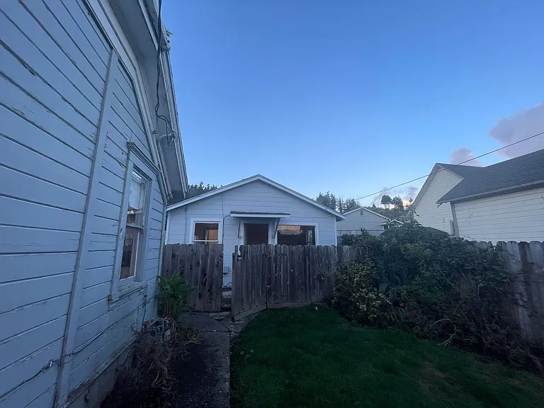 576 Main St — Photo 45