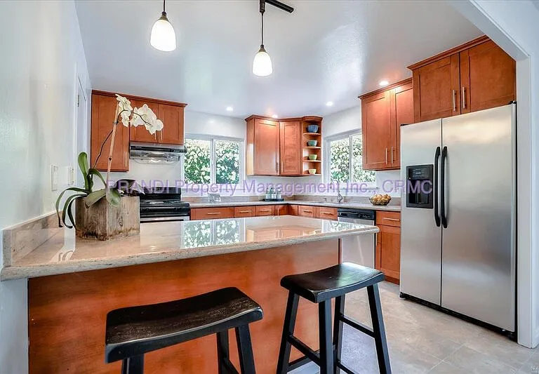 2040 Shady Ln — Photo 4