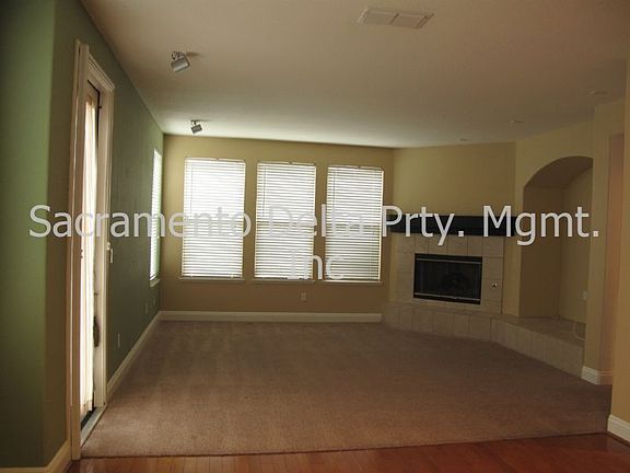 5th image of 1496 Rose Glen Dr