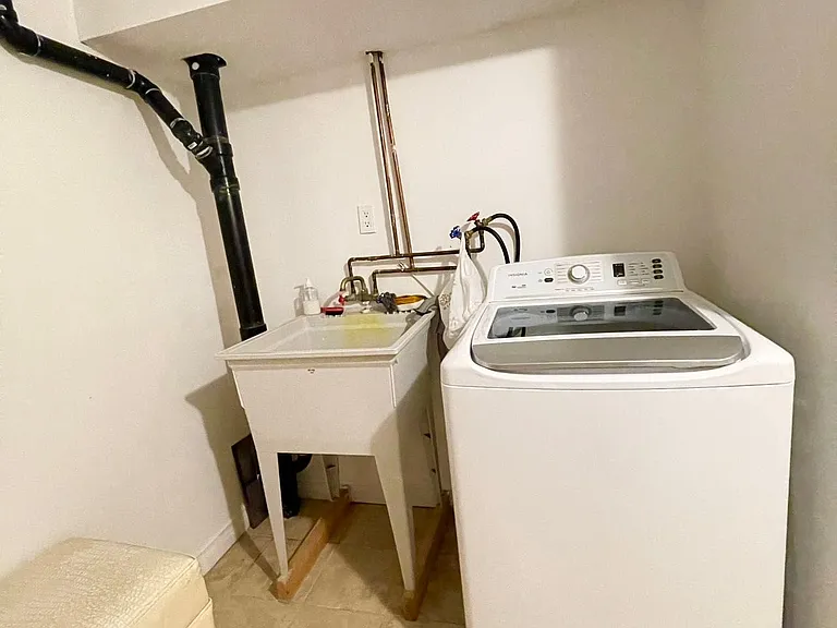 82 Maresfield Dr #BASEMENT — Photo 8