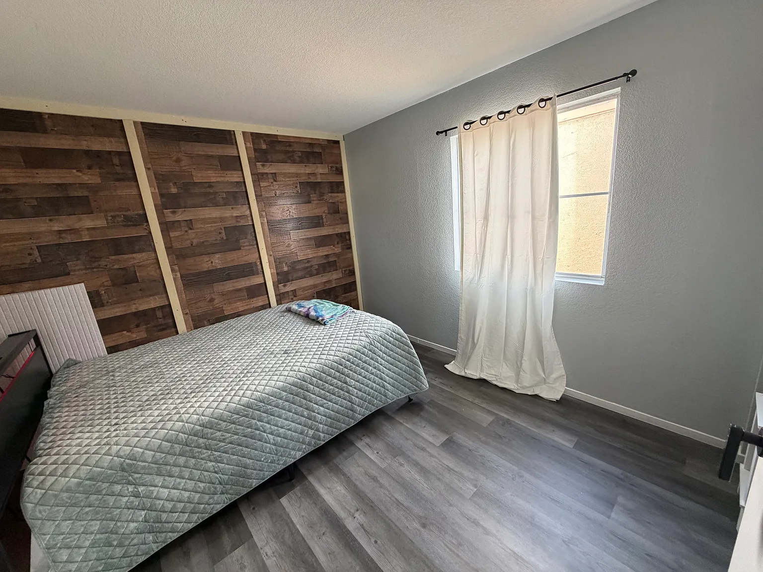 3 bed, 1818 sqft, $1,000 — Photo 1