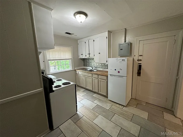 432 Clanton Ave — Photo 5