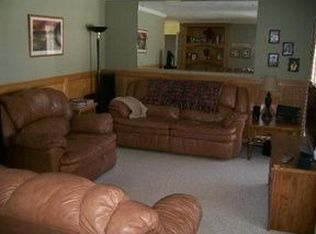 15 Shore Ct, Oswego, IL 60543