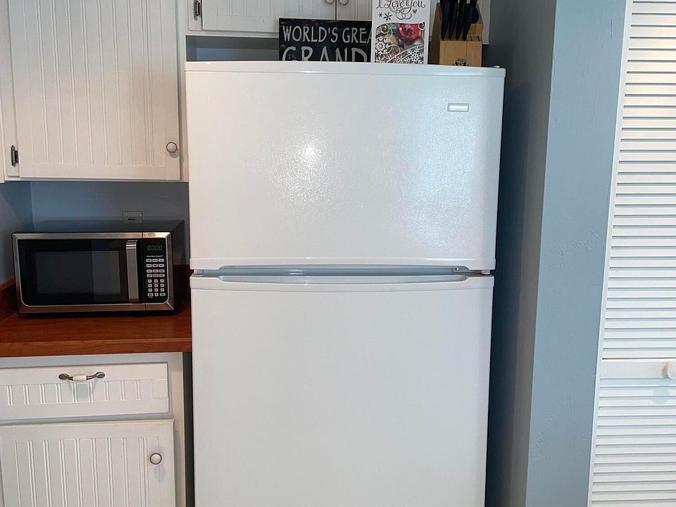 1st image of 18 Sherbury Court #18