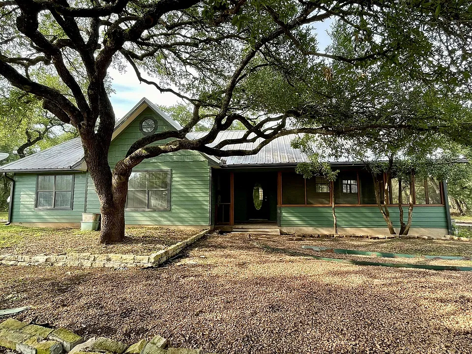 204 E Lakeshore Dr