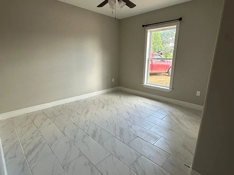 592 E Main St — Photo 6
