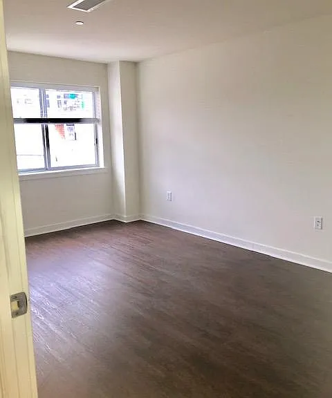 1031 Spring St — Photo 11