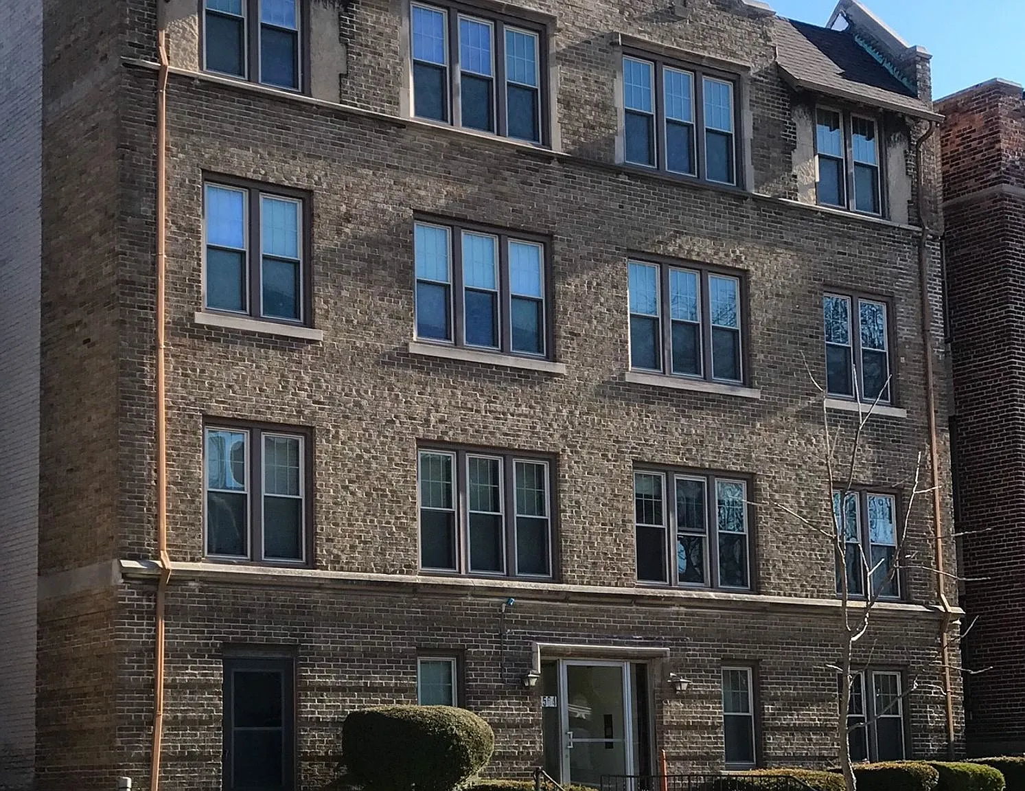 2564 N Murray Ave — Photo 1