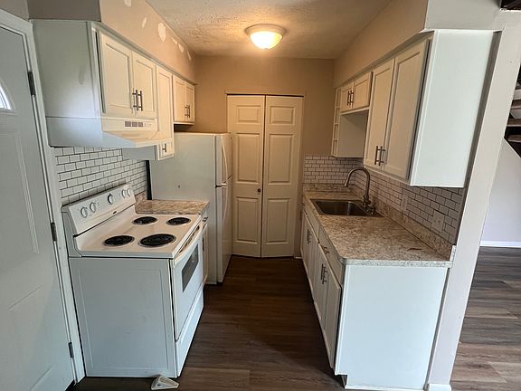 4th image of 2435 Russell St APT 2