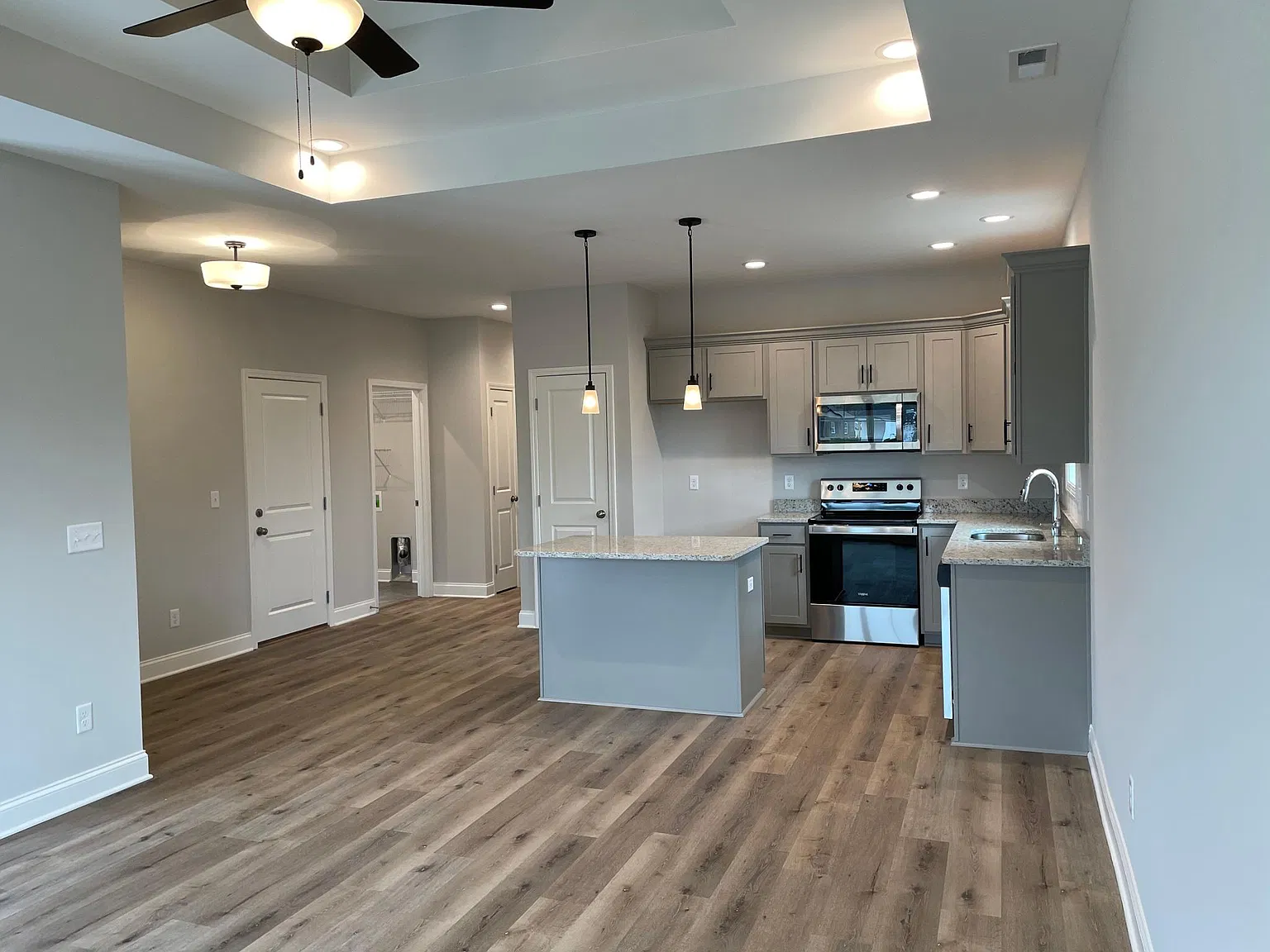 925 McIntyre St — Photo 3