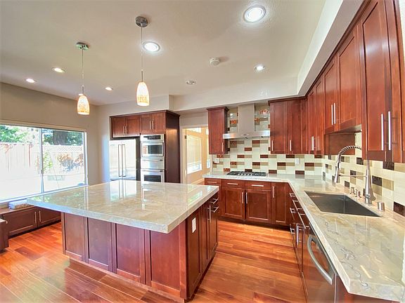 5th image of 11876 Woodhill Ct