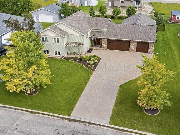 3rd image of 2310 Meadow Ln