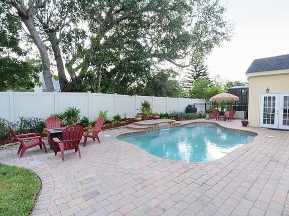 3rd image of 620 Lake Claire Ct