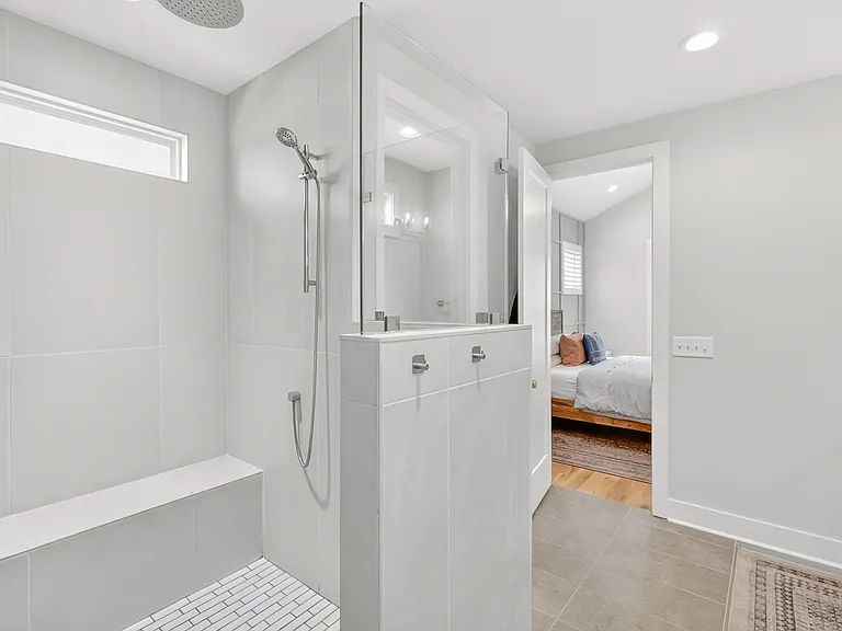 1810 Owen St — Photo 15