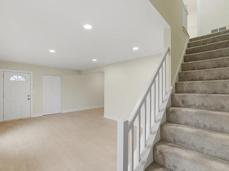 763 Wellington Ave #763 — Photo 23