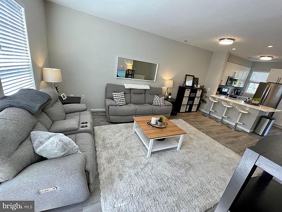 5th image of 23052 Fontwell Sq